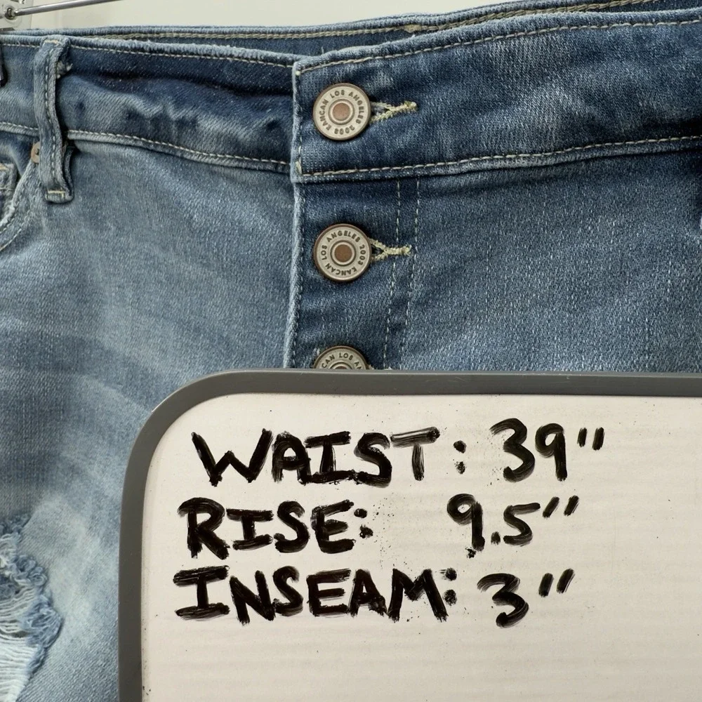 KanCan Distressed Low Rise Denim Shorts Women's Size 33 X‎ 3 Raw Hem 140536 NEW